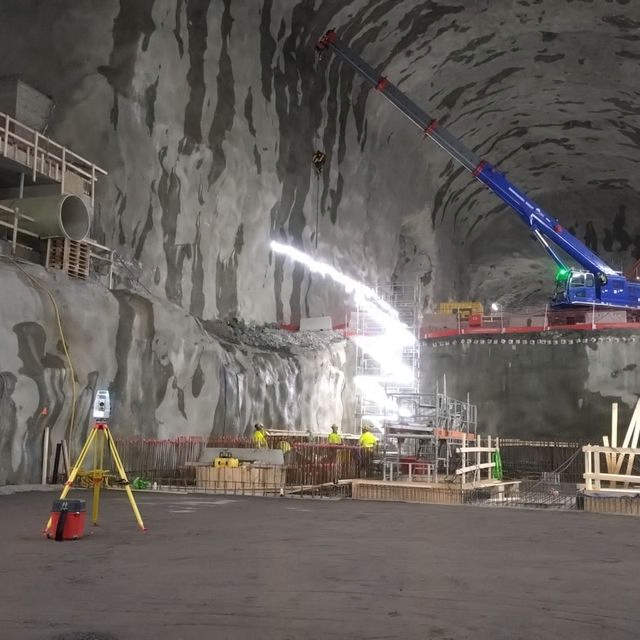 Betongarbeid i tunnel med målingsutstyr